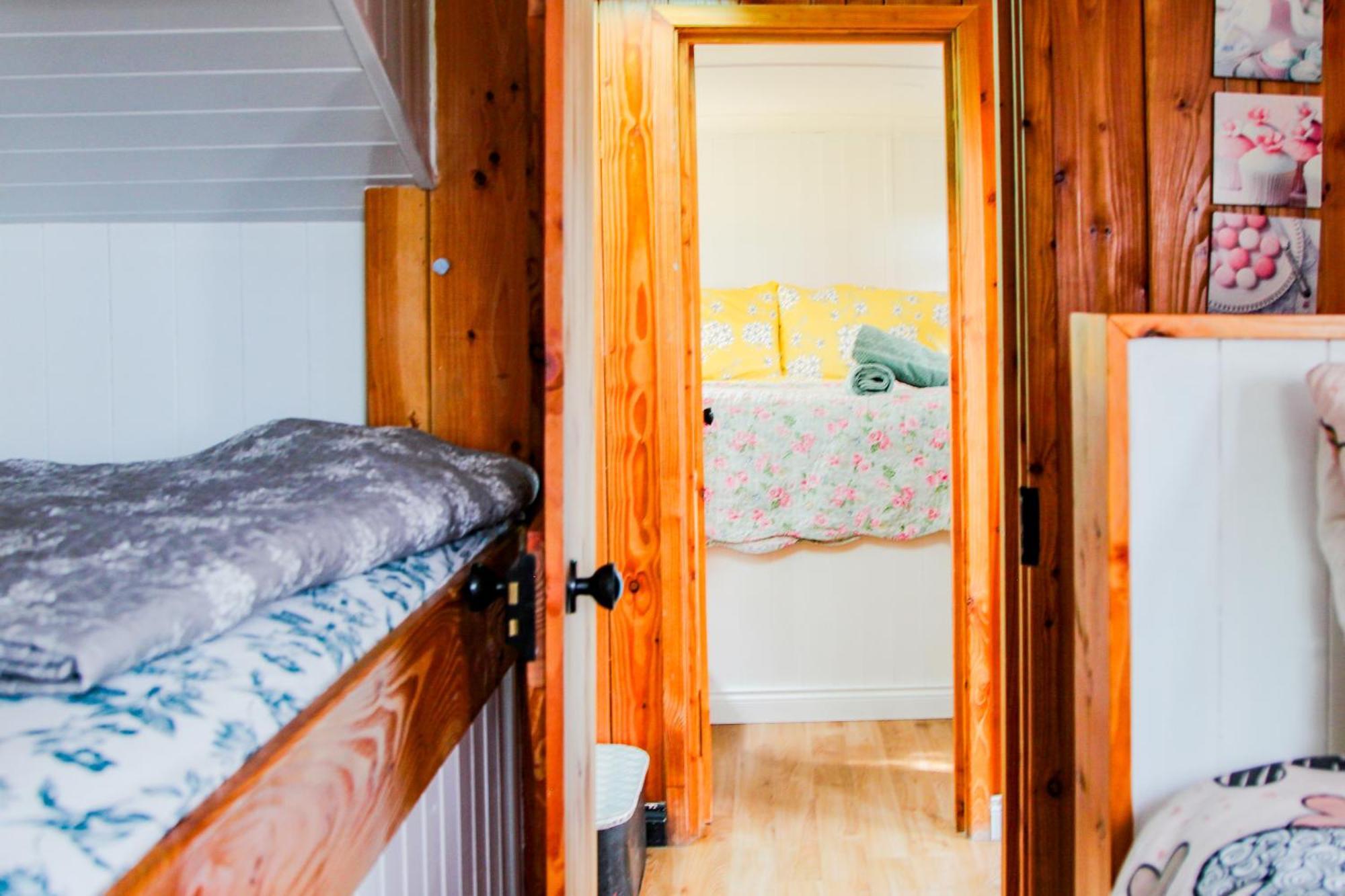 Hotel Double Decker Bus At Valentia Island Escape à Chapeltown Extérieur photo