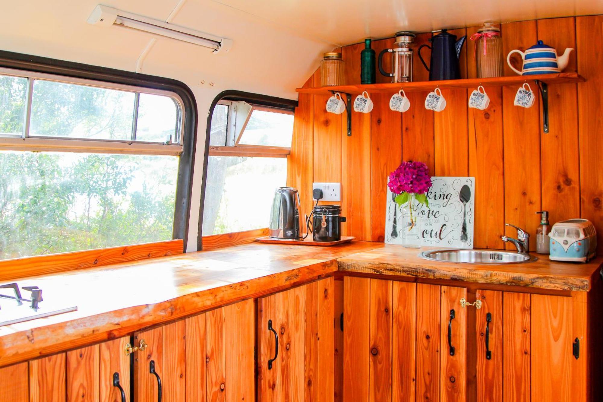 Hotel Double Decker Bus At Valentia Island Escape à Chapeltown Extérieur photo