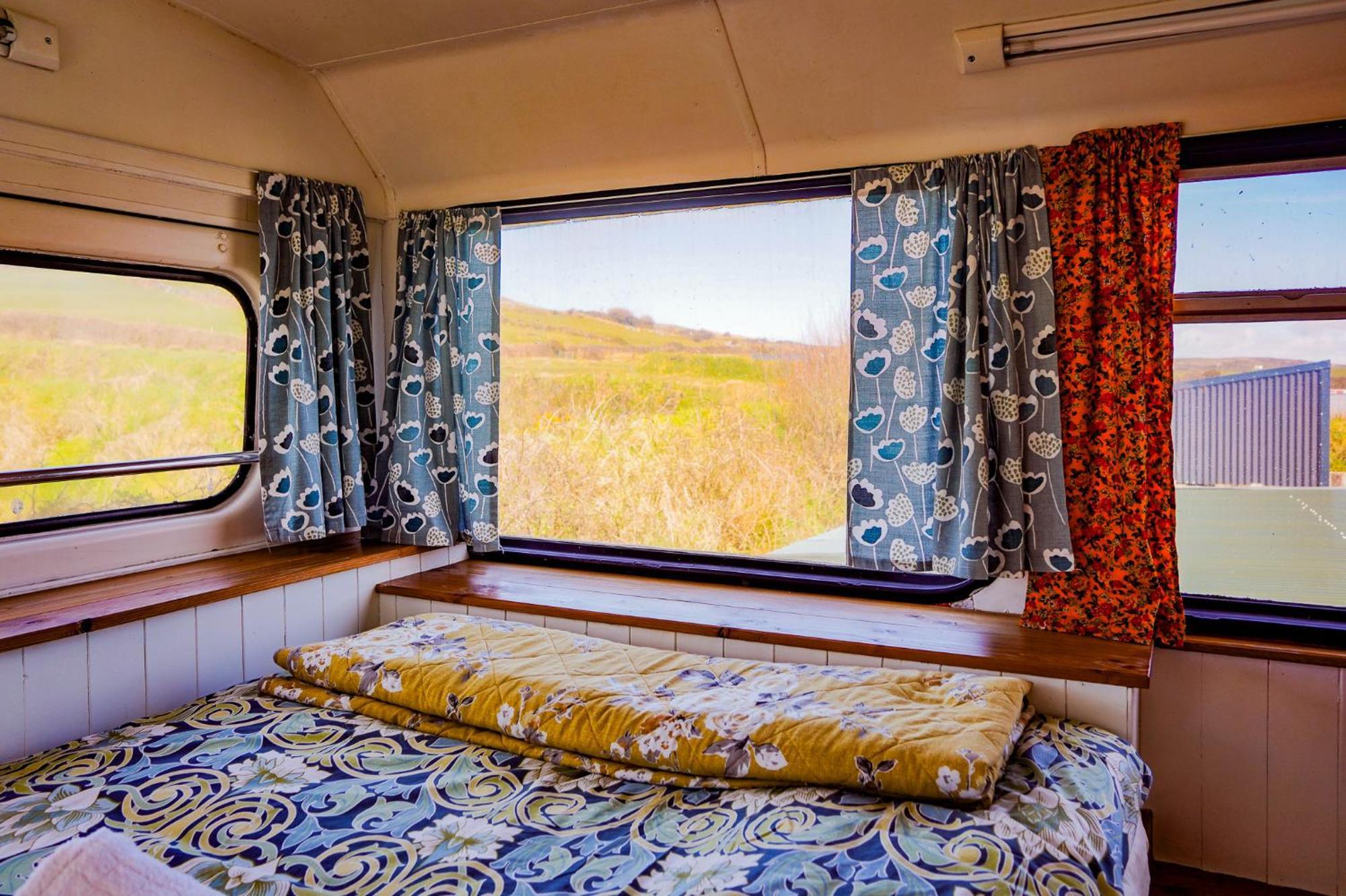Hotel Double Decker Bus At Valentia Island Escape à Chapeltown Extérieur photo